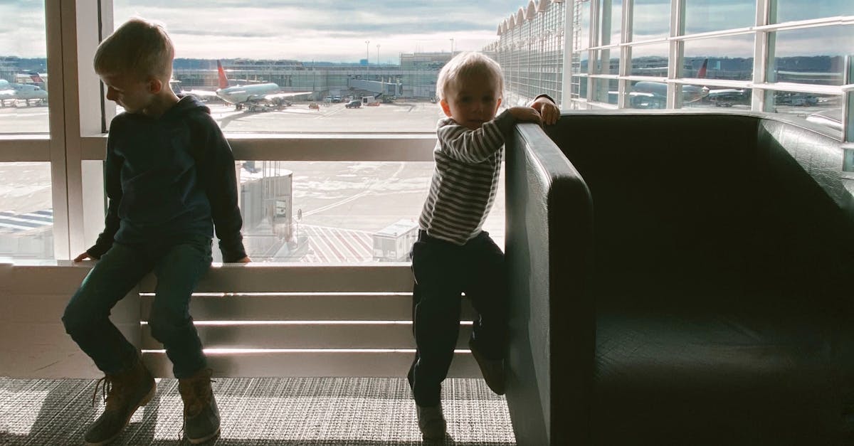 Familievakantie zonder stress: slimme Schiphol-tips voor drukte 🌍✈️